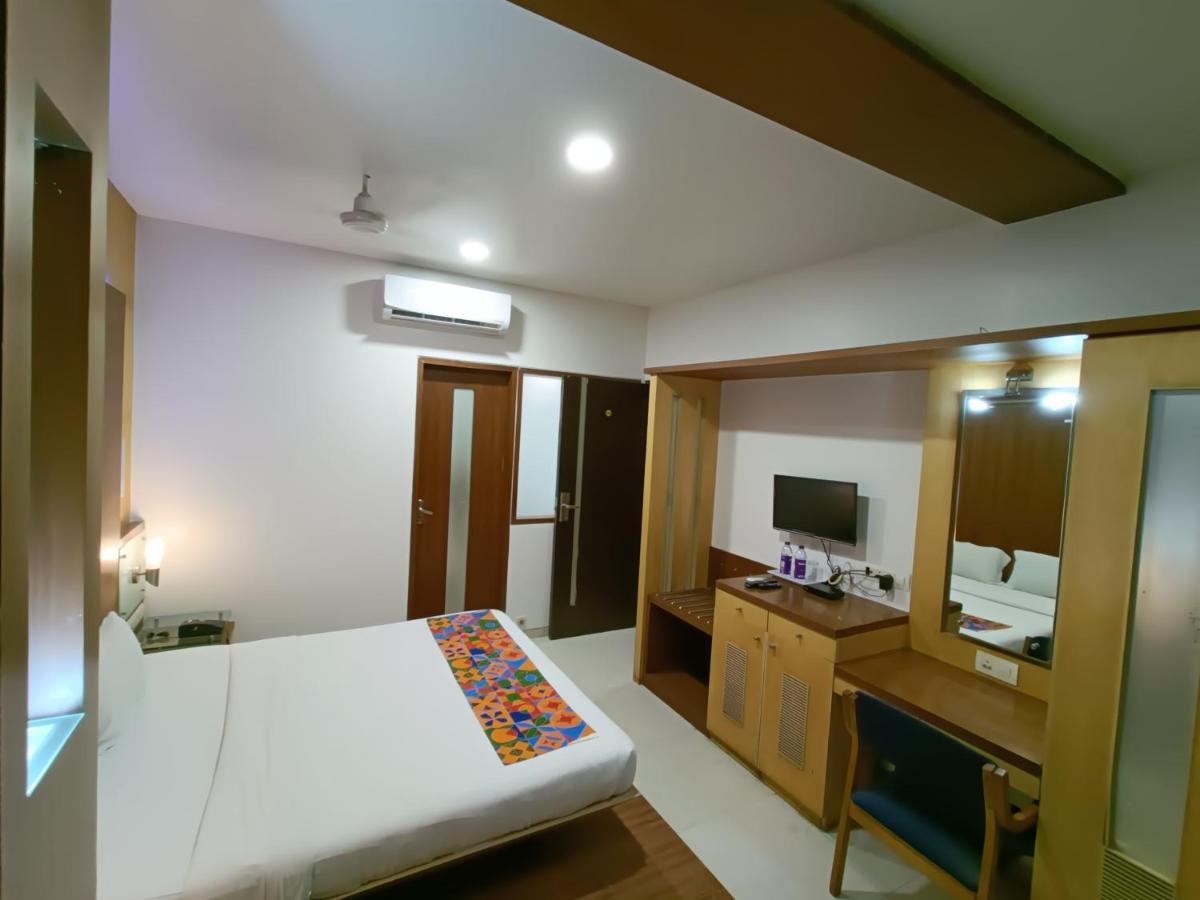 Rapid Lakme Executive Pune
