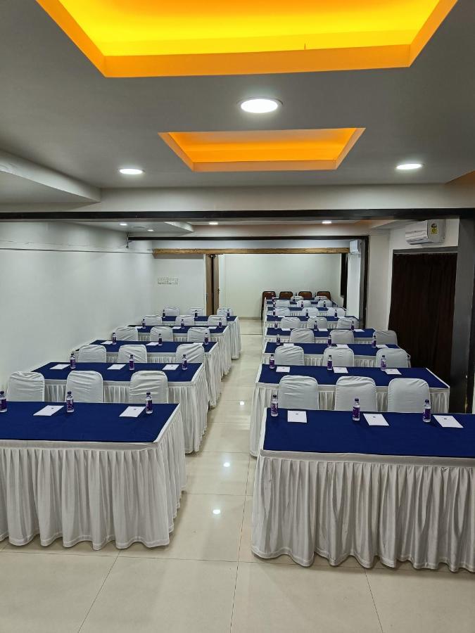 Rapid Lakme Executive Hotel 3*